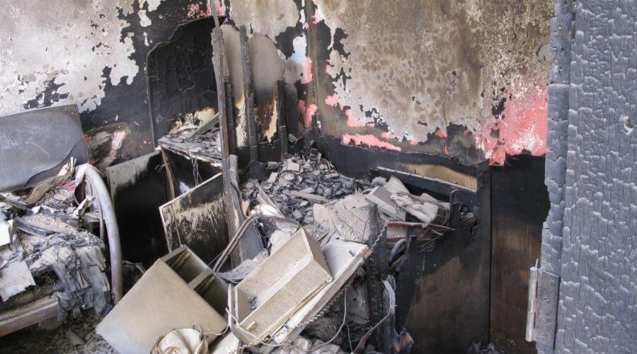 Why choose water damage restoration service for emergency flood repair in Durham